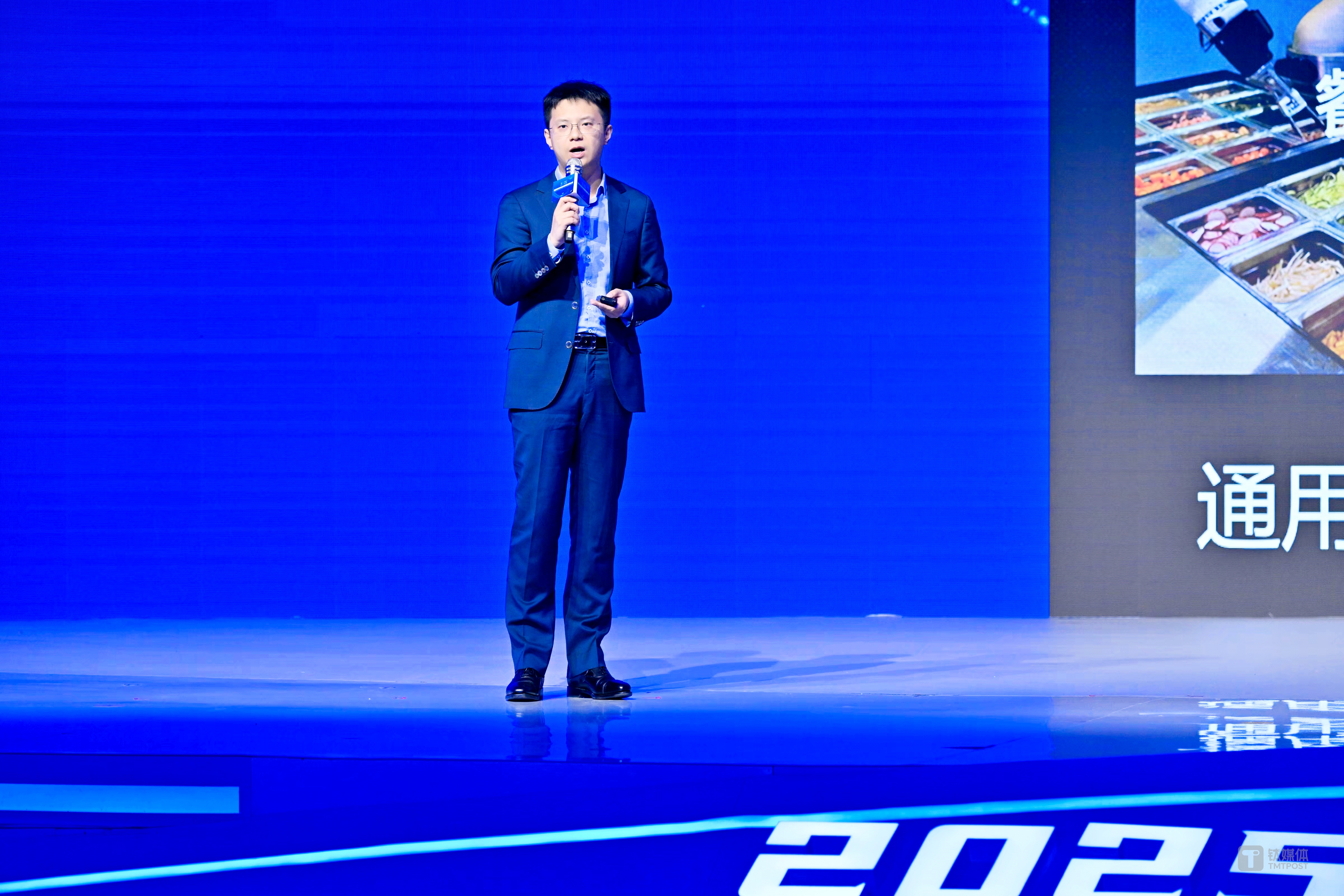 Haidian issued three consecutive rounds: a fund of 10 billion yuan was launched, more than 1 billion yuan was used to support AI, and 11 key projects were implemented插图4